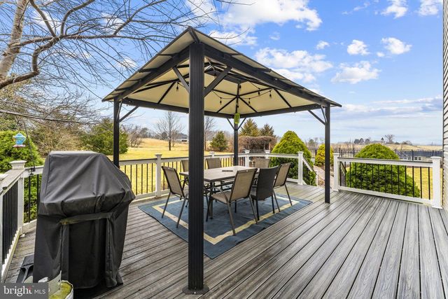 17 SHAMROCK LN, Charles Town, WV 25414