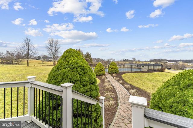 17 SHAMROCK LN, Charles Town, WV 25414