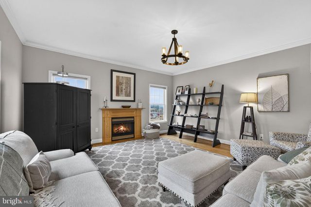 17 SHAMROCK LN, Charles Town, WV 25414