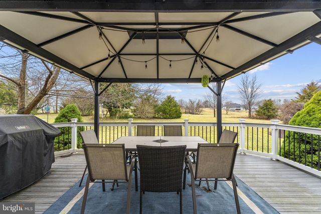 17 SHAMROCK LN, Charles Town, WV 25414