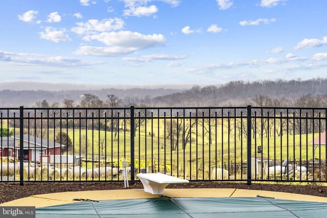 17 SHAMROCK LN, Charles Town, WV 25414