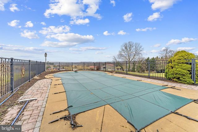 17 SHAMROCK LN, Charles Town, WV 25414