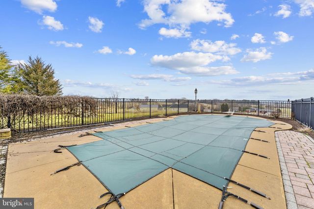 17 SHAMROCK LN, Charles Town, WV 25414