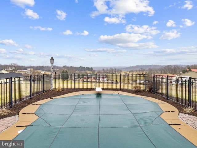 17 SHAMROCK LN, Charles Town, WV 25414