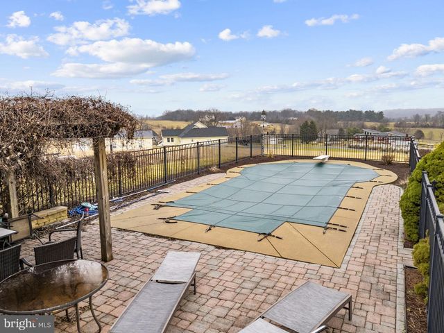 17 SHAMROCK LN, Charles Town, WV 25414