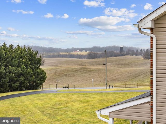 17 SHAMROCK LN, Charles Town, WV 25414