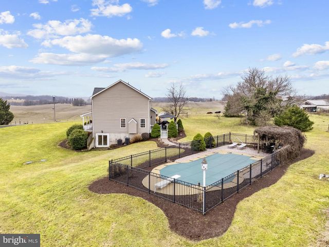 17 SHAMROCK LN, Charles Town, WV 25414