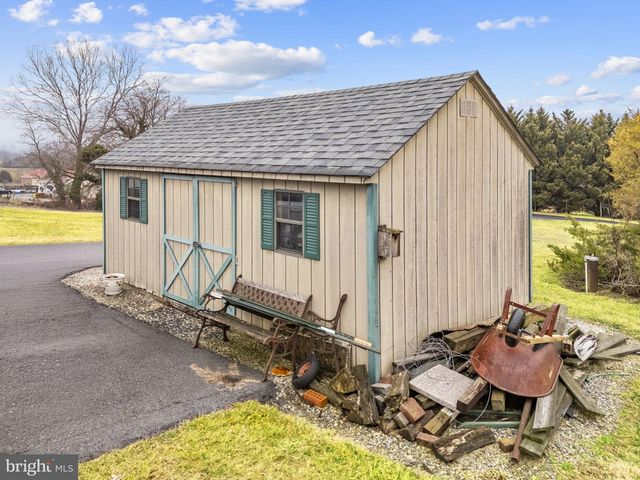 17 SHAMROCK LN, Charles Town, WV 25414