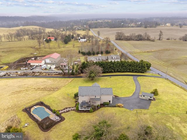 17 SHAMROCK LN, Charles Town, WV 25414