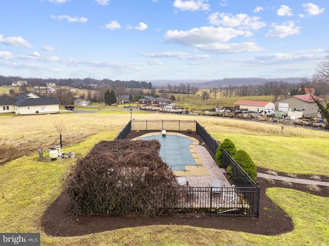 17 SHAMROCK LN, Charles Town, WV 25414