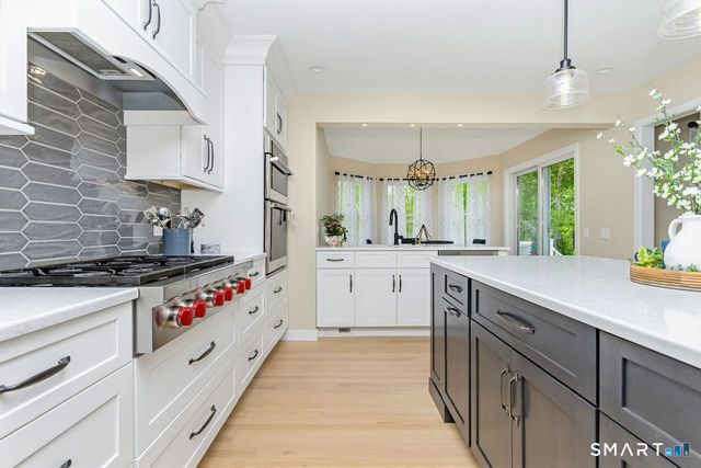 9 Brooks Lane, Essex, CT 06442