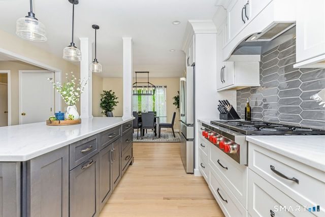 9 Brooks Lane, Essex, CT 06442