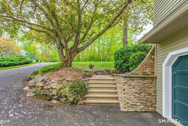 9 Brooks Lane, Essex, CT 06442