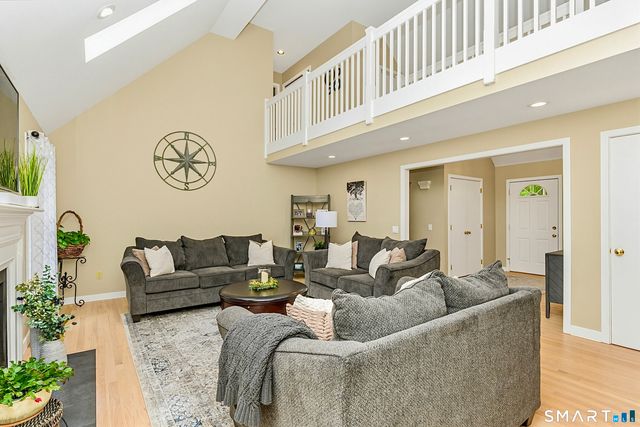 9 Brooks Lane, Essex, CT 06442