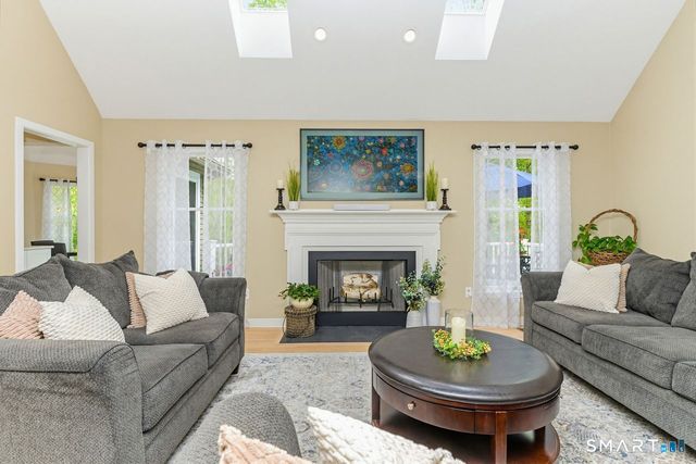 9 Brooks Lane, Essex, CT 06442