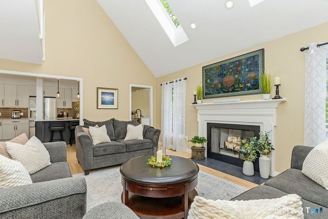 9 Brooks Lane, Essex, CT 06442