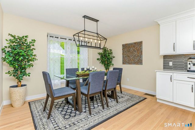 9 Brooks Lane, Essex, CT 06442