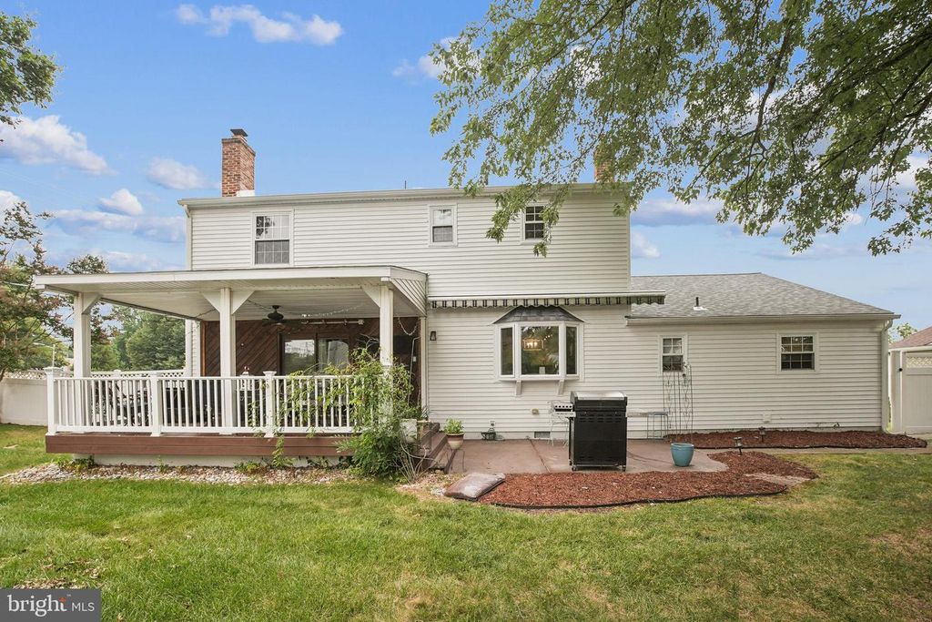 2 SPLIT RAIL LN, Marlton, NJ 08053