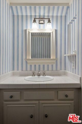 17099 Palisades Circle, Pacific Palisades (los Angeles), CA 90272