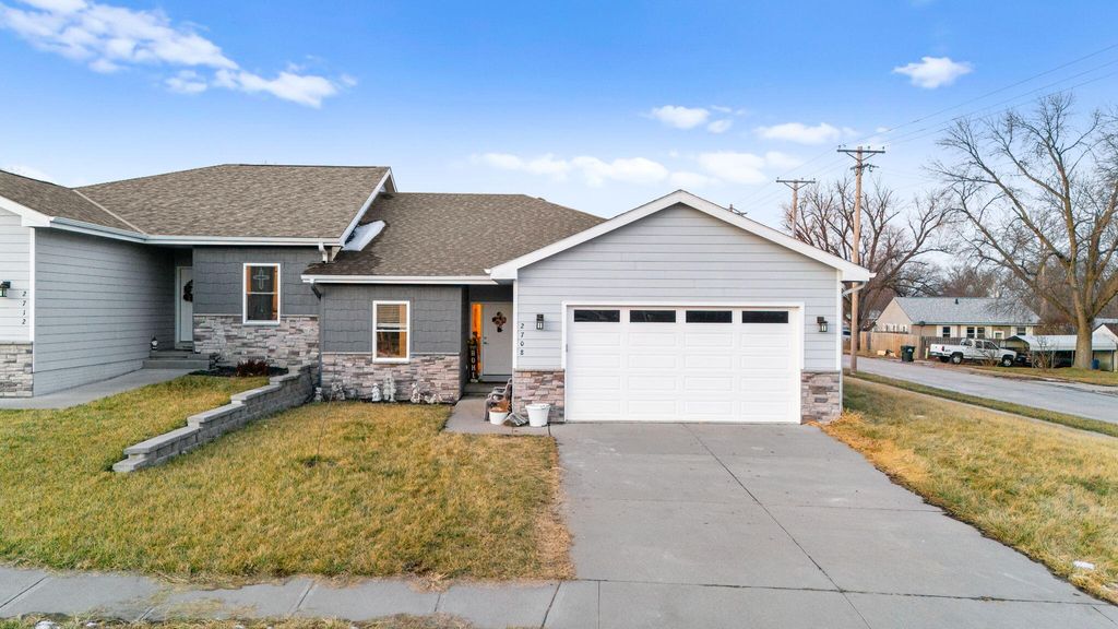 2708 VIKING Circle, Blair, NE 68008