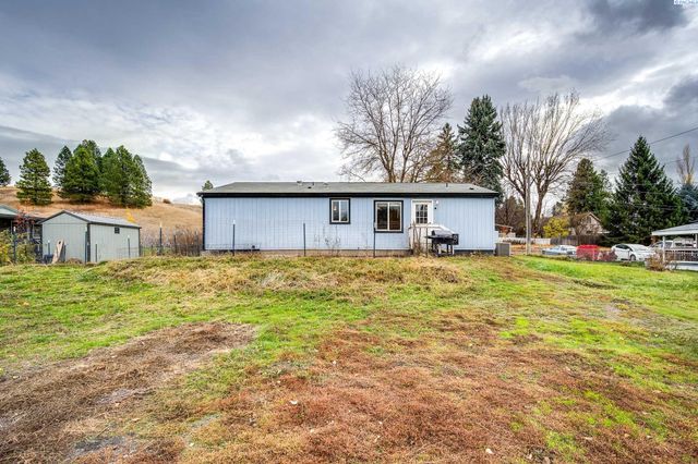 107 N B St, Albion, WA 99102