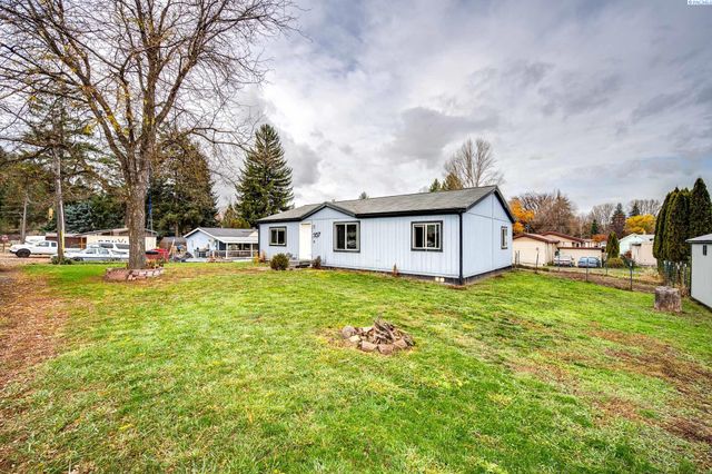 107 N B St, Albion, WA 99102