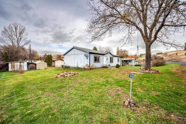 107 N B St, Albion, WA 99102