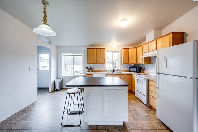 107 N B St, Albion, WA 99102