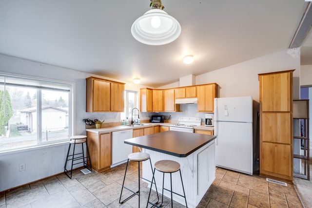 107 N B St, Albion, WA 99102