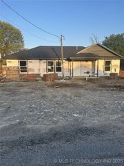 719 Mitchell, Colbert, OK 74733