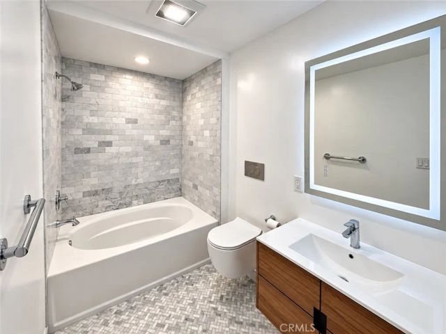 2815 West 60th Street, Los Angeles, CA 90043