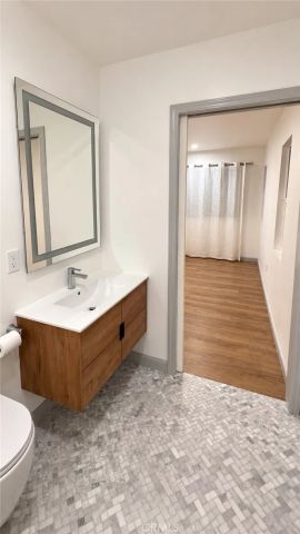 2815 West 60th Street, Los Angeles, CA 90043