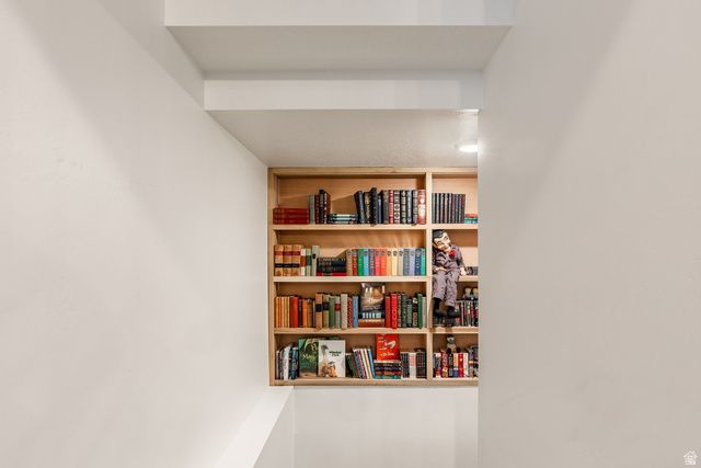 6801 W SKIP ROCK RD, South Jordan, UT 84009