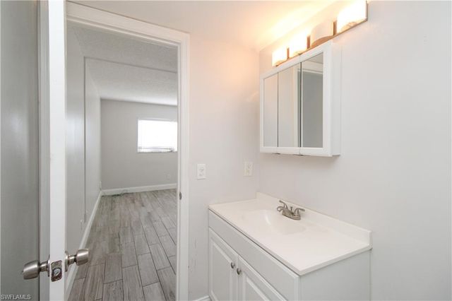 5635 Rattlesnake Hammock RD # 102D, Naples, FL 34113