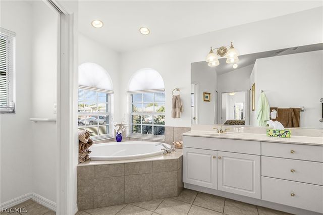 228 SE 31ST TER, Cape Coral, FL 33904