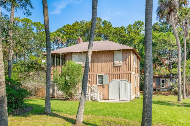 712 W Ashley Avenue, Folly Beach, SC 29439