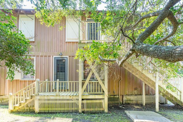 712 W Ashley Avenue, Folly Beach, SC 29439