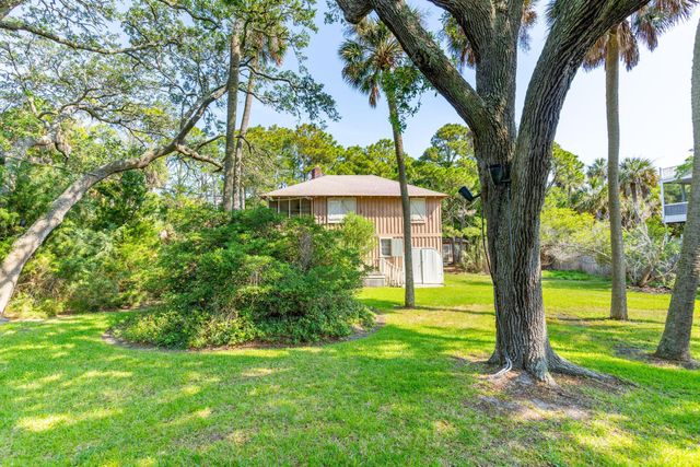 712 W Ashley Avenue, Folly Beach, SC 29439