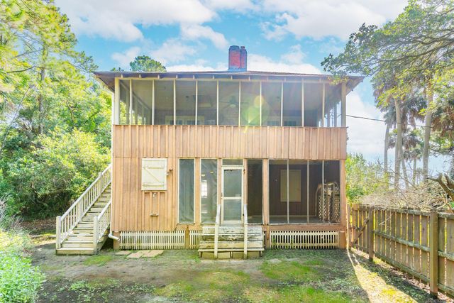 712 W Ashley Avenue, Folly Beach, SC 29439