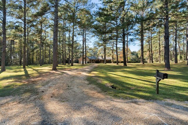 86 Haddox Rd., Columbia, MS 39429