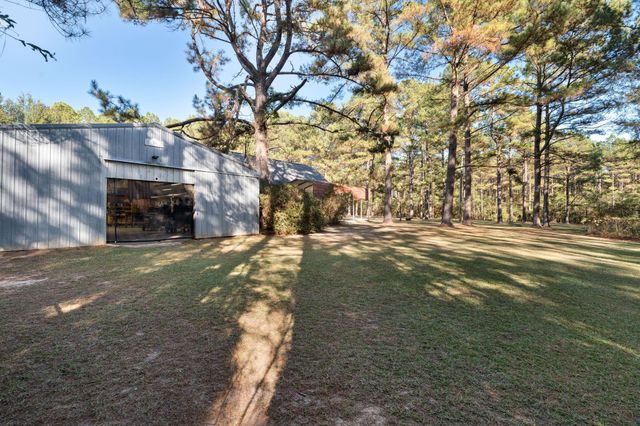 86 Haddox Rd., Columbia, MS 39429