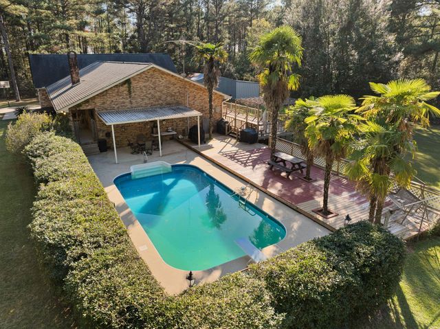 86 Haddox Rd., Columbia, MS 39429