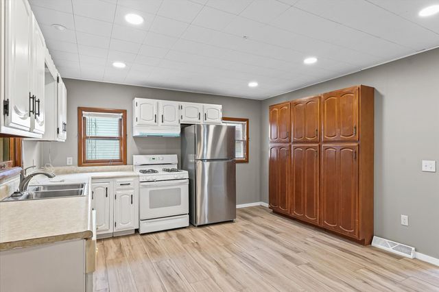 242 E Pine Street, Paxton, IL 60957