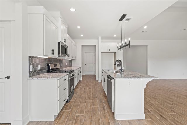 63 W Pitts Street, Farmington, AR 70730