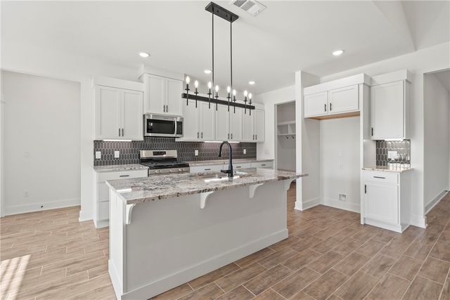 63 W Pitts Street, Farmington, AR 70730