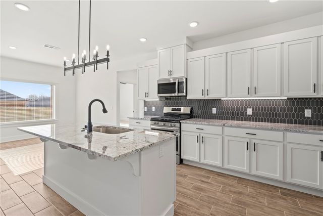 63 W Pitts Street, Farmington, AR 70730