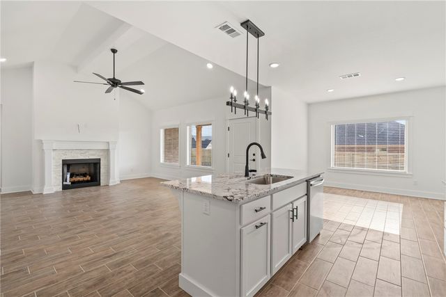 63 W Pitts Street, Farmington, AR 70730