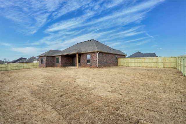63 W Pitts Street, Farmington, AR 70730
