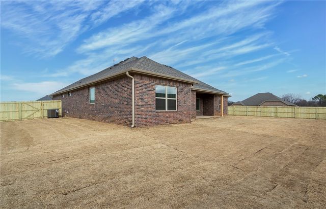 63 W Pitts Street, Farmington, AR 70730