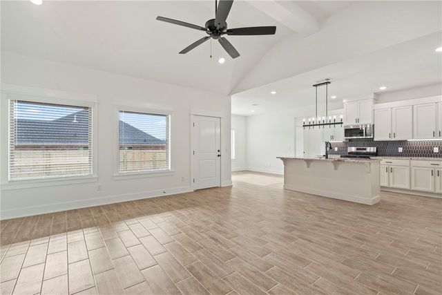 63 W Pitts Street, Farmington, AR 70730